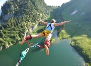 九游娱乐网页-基于您的关键词泰国队碾压德国队，陈雨菲扛起全队，我首先进行思维扩展，提炼出一个兼具冲突感与深度的人物聚焦式标题，随后为您撰写文章内容