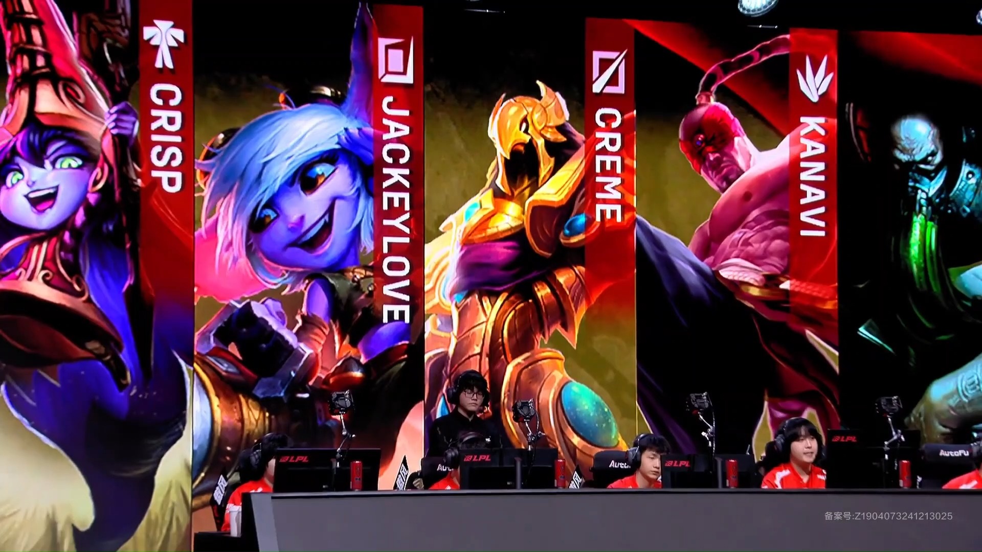 包含TES翻盘SHR，Xiaohu打出惊人五杀强强对话淘汰赛，技惊四座的词条