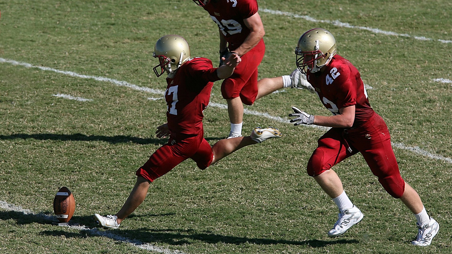伦纳德压制级发挥破雄鹿铁壁，湖人硬仗取胜显冠军底蕴