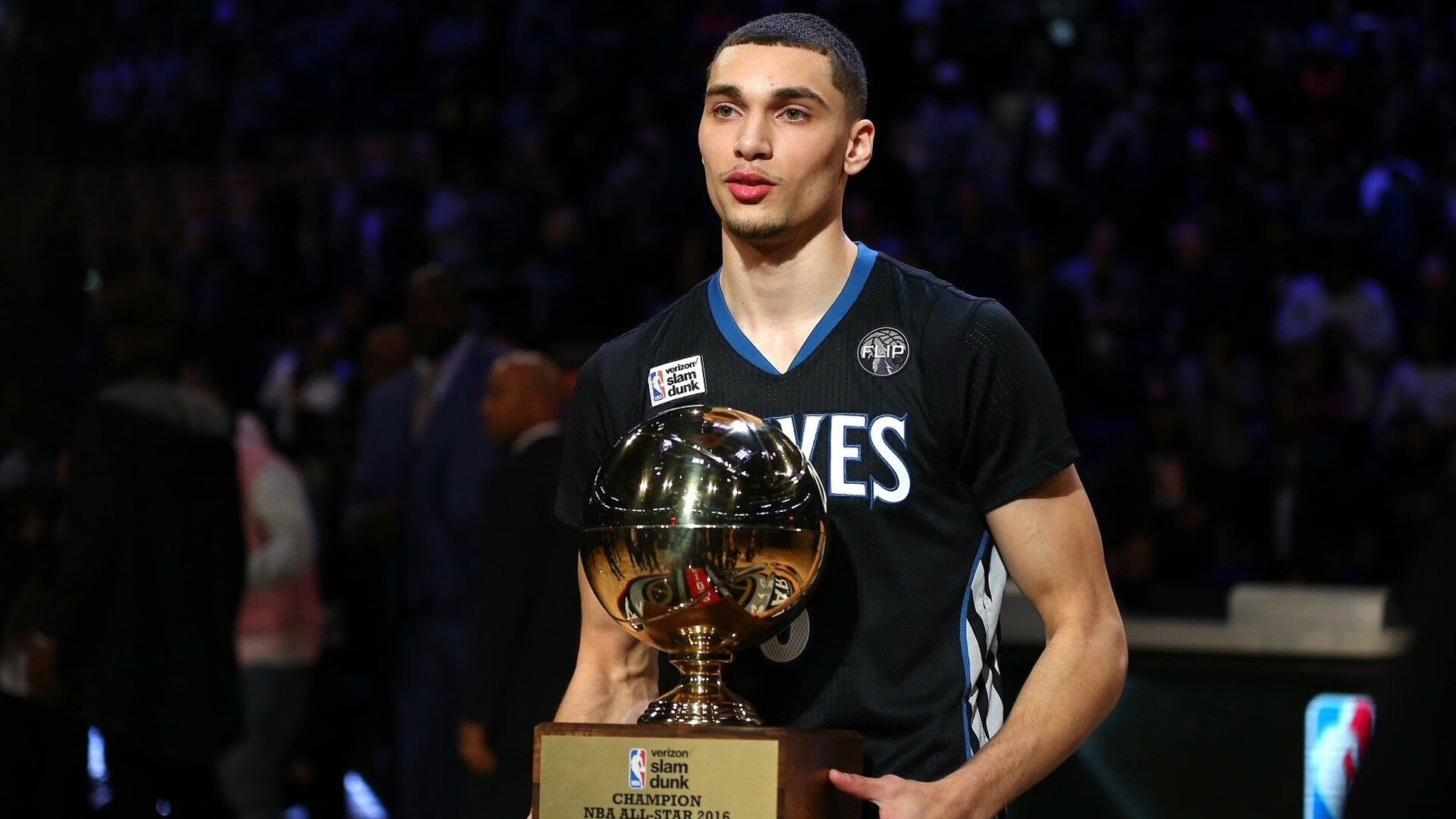 西亚卡姆单节风暴定乾坤,猛龙第三节狂飙击溃76人